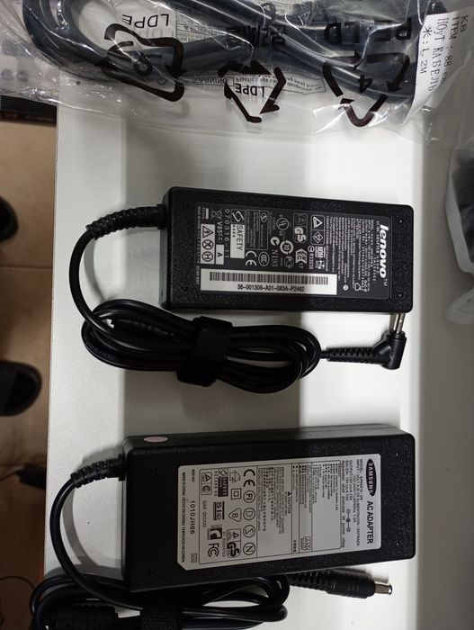 Блок питания для ноутбука (зарядка)