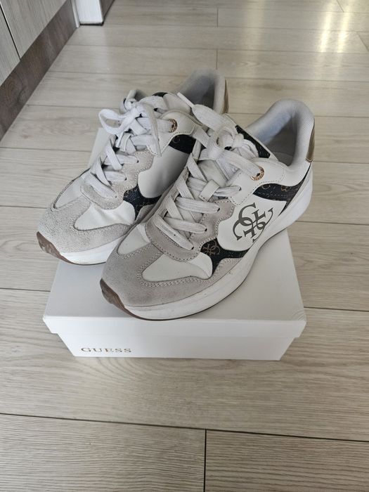 Спортни обувки Guess