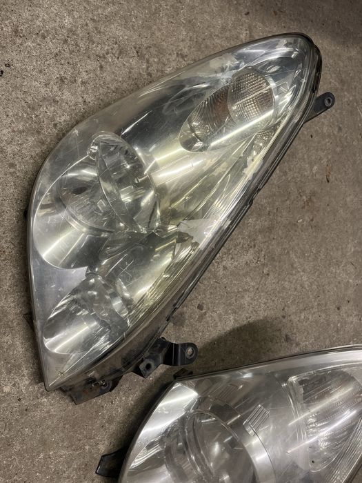 Фар десен Toyota Corolla Verso