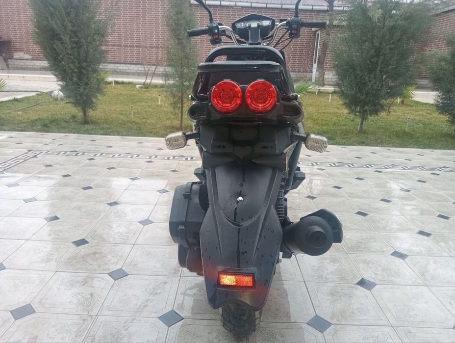 Скутер сотилади (бензин)