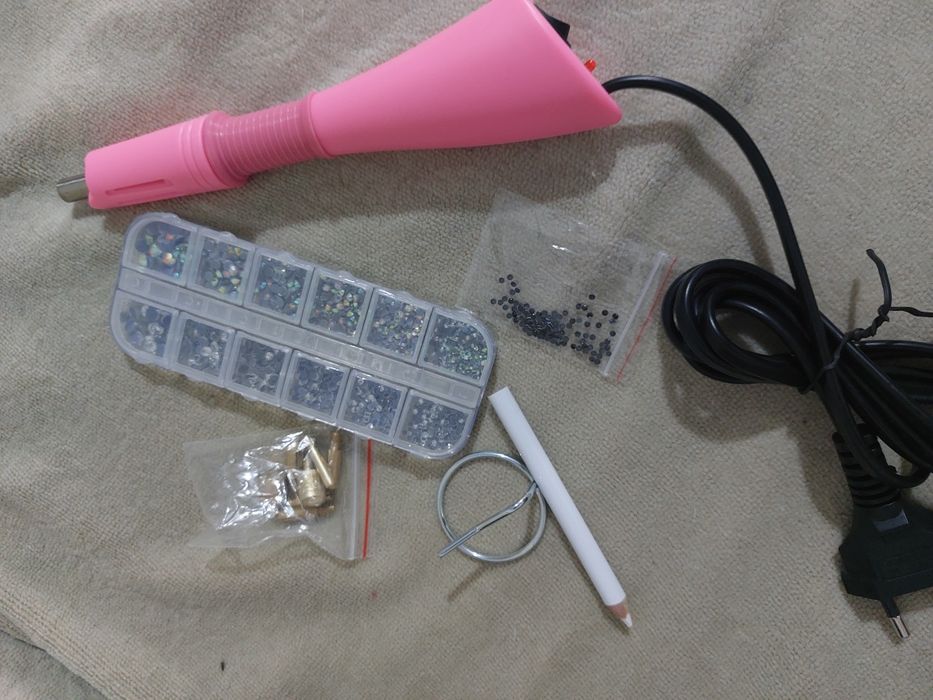 Пистолет для горячих страз/ стразы/рукоделие