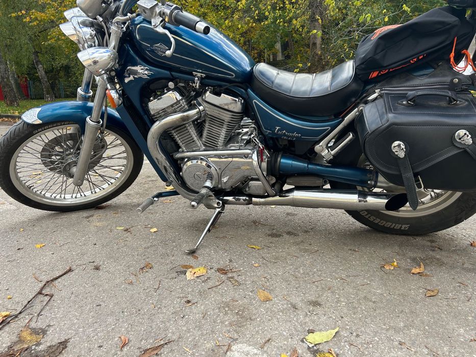 Suzuki intruder VS800