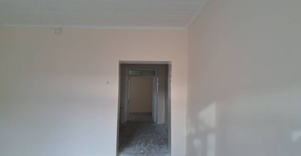 Котежд сотилади,тез ва арзон. Когон шахрида.  Марказида.