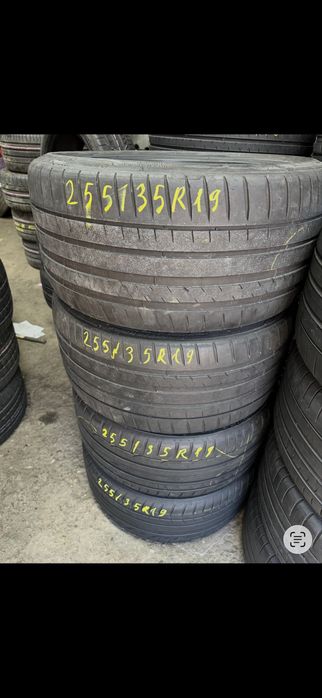 255 35 R19 4 Pirelli 2 Michelin