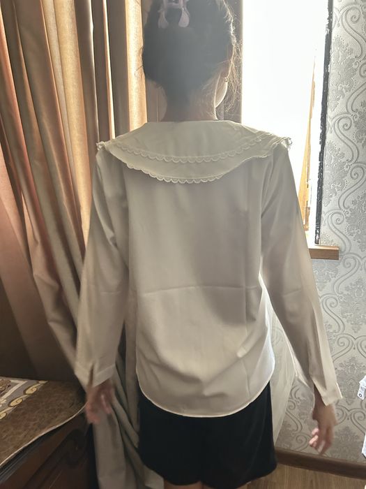 Рубашка белая с длинными рукавами