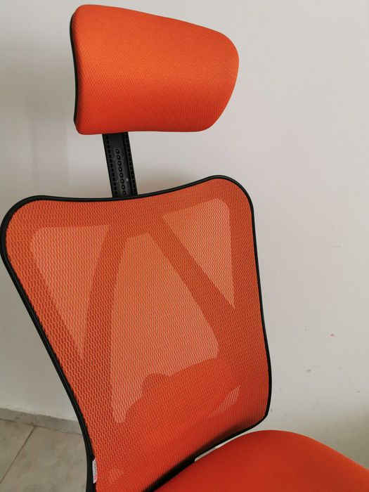 Нов ергономичен стол с настройваема опора за кръста