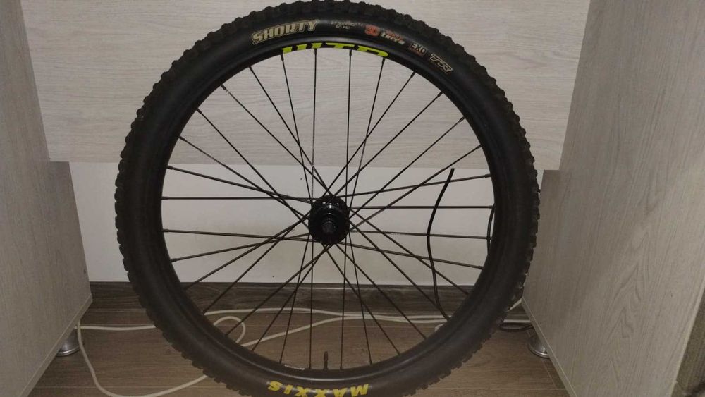 Vând Roată Față WTB 27.5, Ghidon si Pipa Kona si Pedale Nukeproof