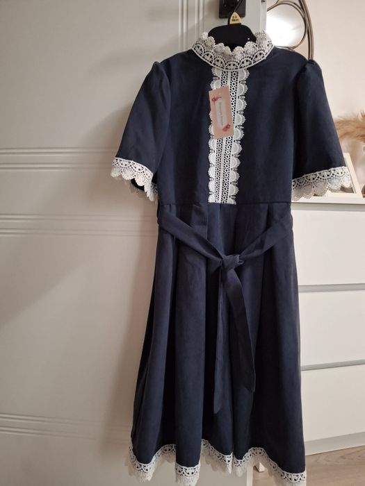 Rochie pana la genunchi, cu detalii din broderie, 8 ani