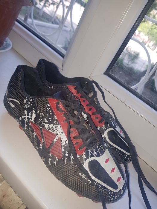 Butsa Black, Red, White