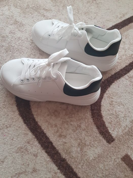 Дамски сникърси ..