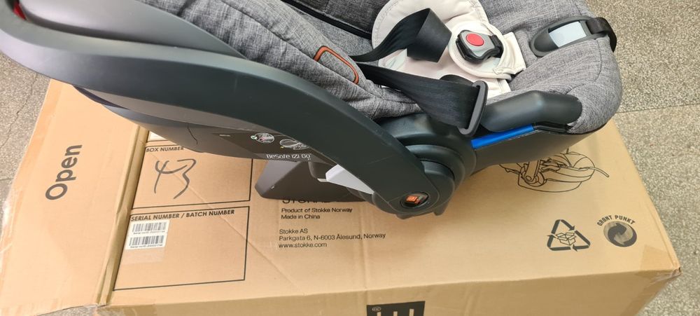 Stokke izi go besafe столче за кола и база изофикс