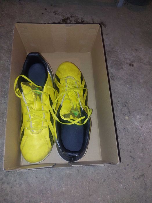 Футболни обувки - калеври