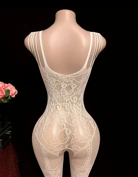 Дамско бяло еротично бельо