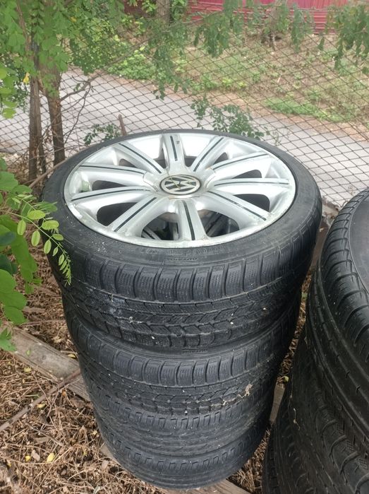 Vând 2 seturi de jante