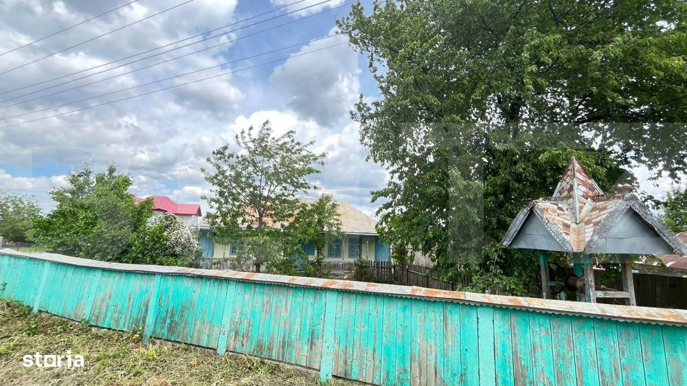 Casa batraneasca de vanzare, 80 mp, 3080 mp teren, zona Oraseni Deal