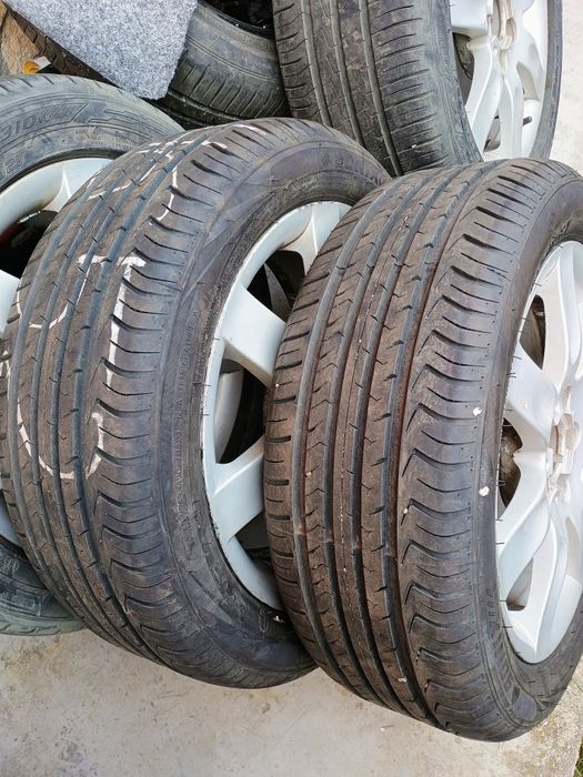 Продавам алуминиеви джанти с гуми.