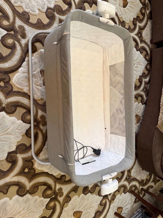 Продам электронную детскую качалку-люльку