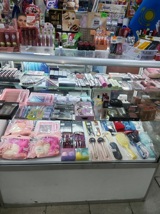 Продам витрины б/у