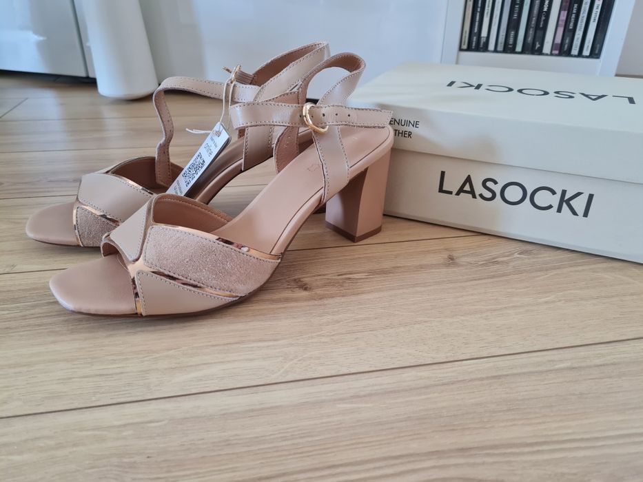 Sandale NOI (cu eticheta) piele naturala bej