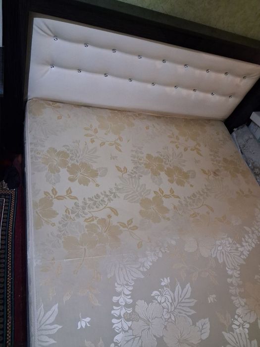 Кровать, шкаф и трюмо БУ