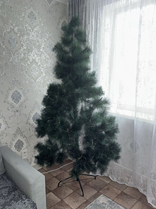 Продам елку без игрушек