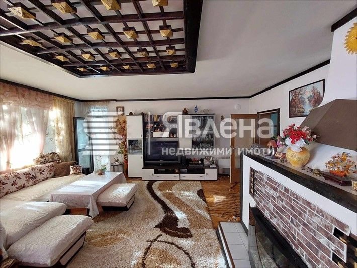 Продава се Многостаен апартамент в Ямбол, Център - 106 кв.м за 1699 €/кв.м - Снимка #2