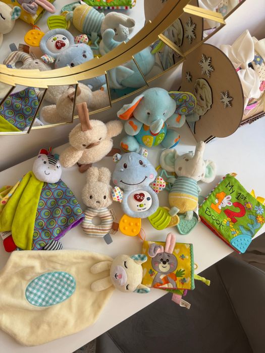 Лот от музикални, плюшени и интерактивни играчки.