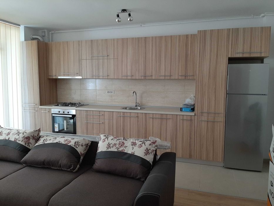 Inchiriez apartament