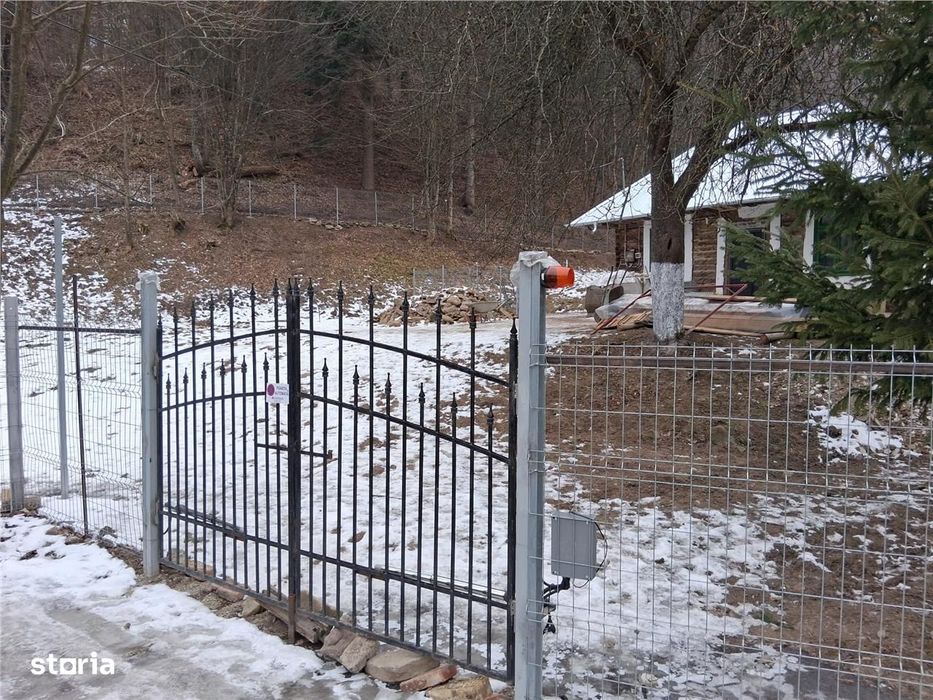 Casa din lemn si teren intravilan, 1024mp, Izvorul Muntelui, Neamt