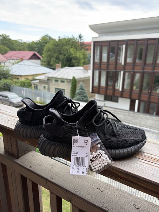 Adidas Yeezy 350 black