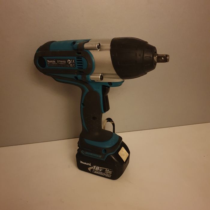 Makita DTW 450 Msina de înșurubat cu impact