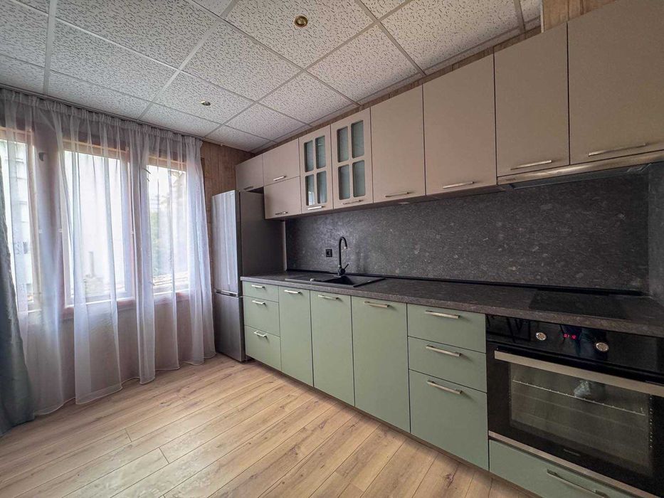 Чисто нов тристаен под наем в кв. Лазур. След ремонт. Паркомясто