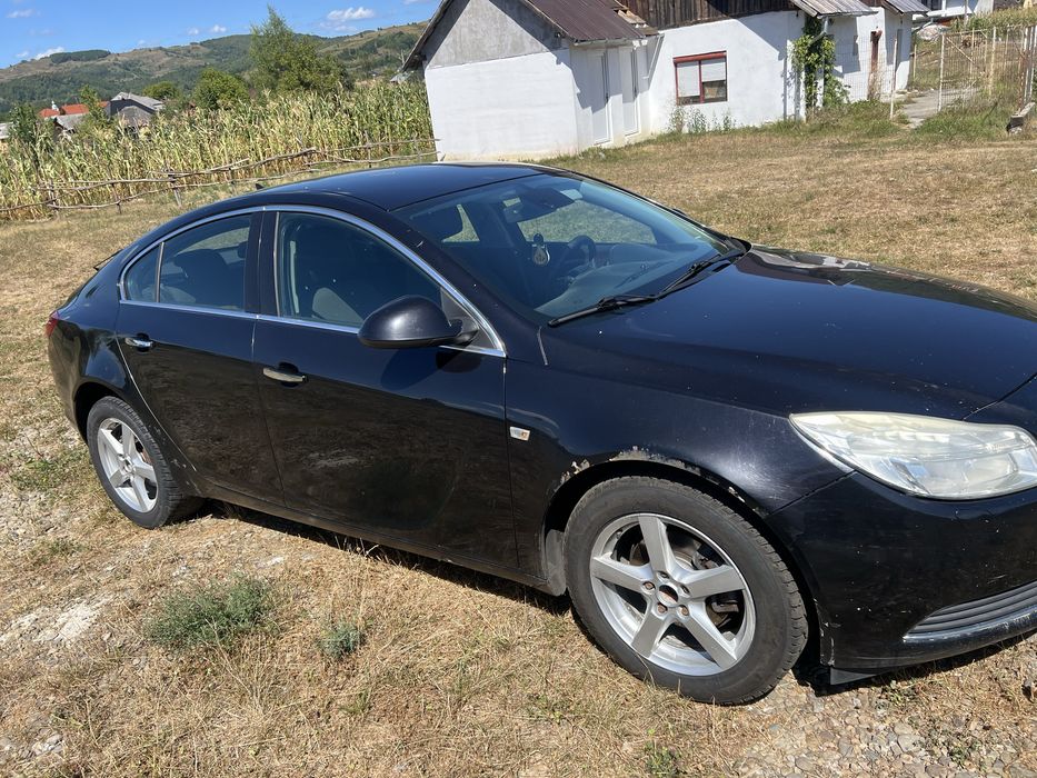 Dezmembrez opel insignia 2010