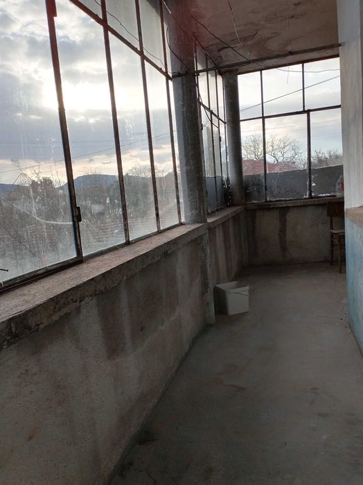 Продава се етаж от къща в село Първомайци.