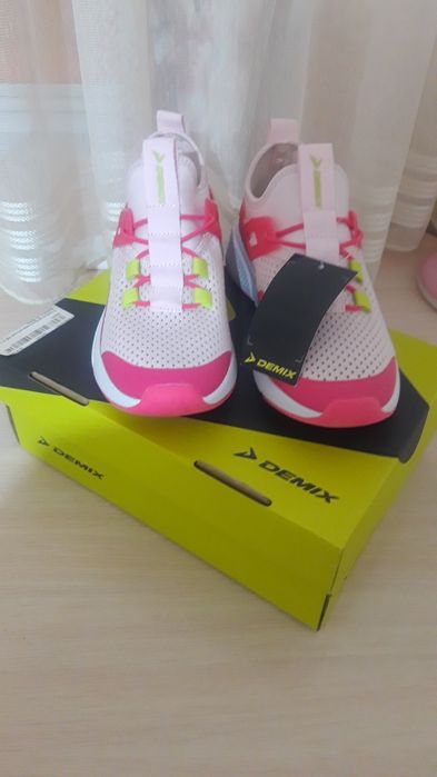 Кроссовки на девочку 34 размер