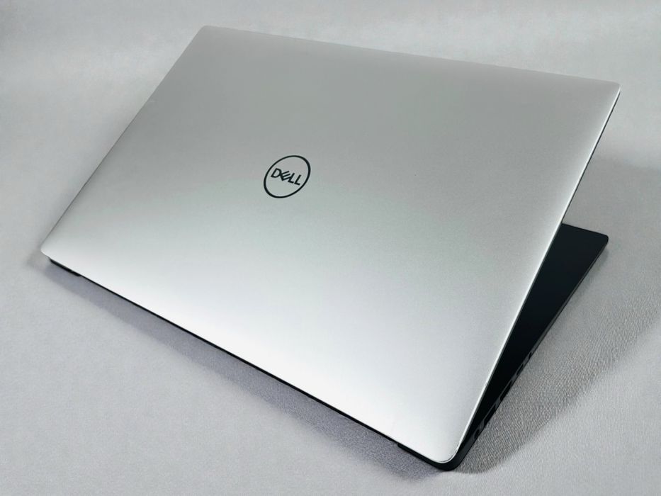 Лаптоп Dell XPS 7590 15" 4K UHD i7-9750H 2.60Ghz 16RAM 256GB SSD Nvidia GTX 1650 Перфектен! Гаранция!