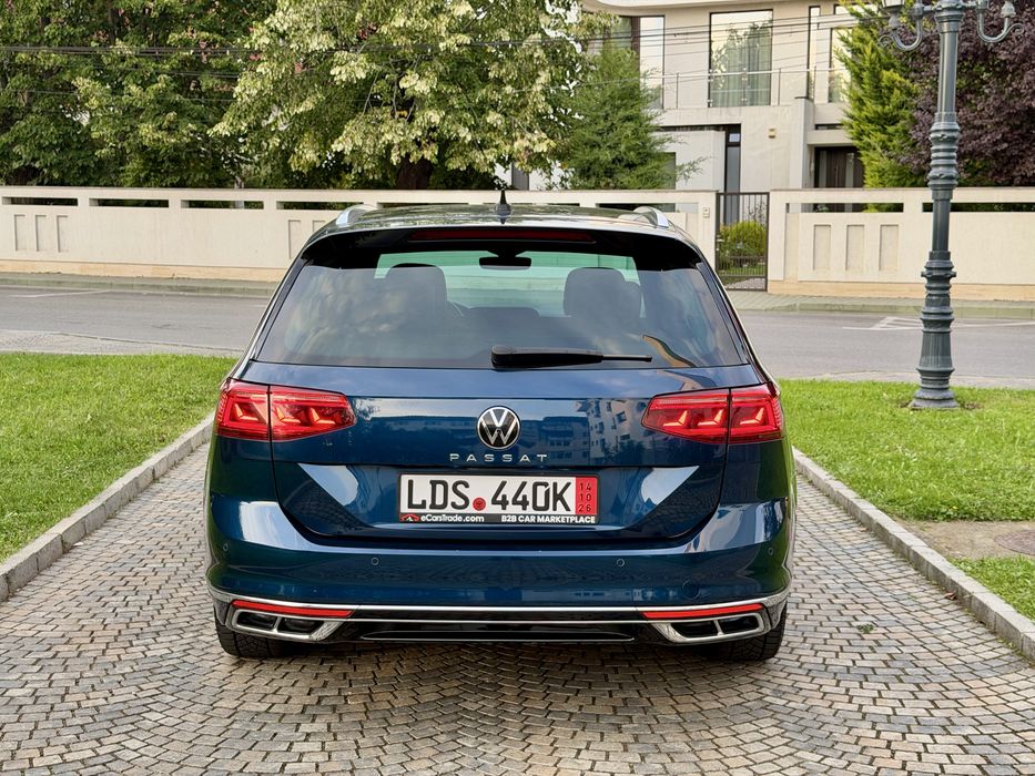 Vw Passat B 8.5 Facelift - R Line - 2021 - 2.0 TDI - 150 Cp - 168.800 Km - Istoric la Zi - IQ LIGHT - AquaMarin Blue Ultra Merallic