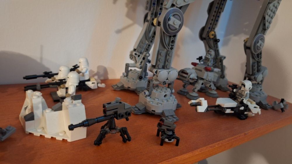 Vand seturi star wars originale, pret negociabil