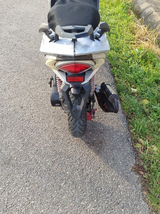 Vând scuter 49 cm
