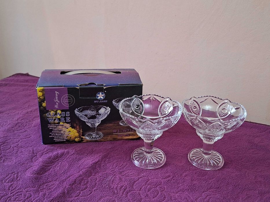 Продаются Новые парные вазочки в наборе 2шт
