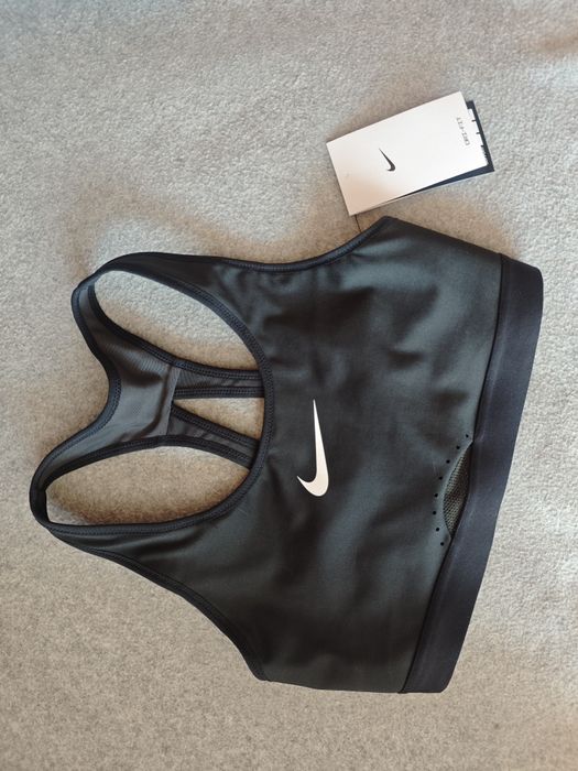 Нов спортен сутиен Nike