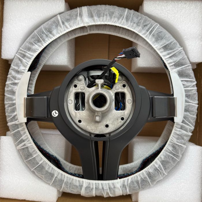 BMW M Спортен Волан с Цветни Конци за BMW – E60 / E61 / E63