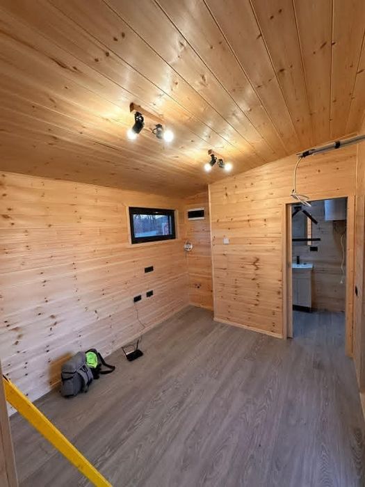 Case și căsuțe de lemn de locuit permanent și vacanță