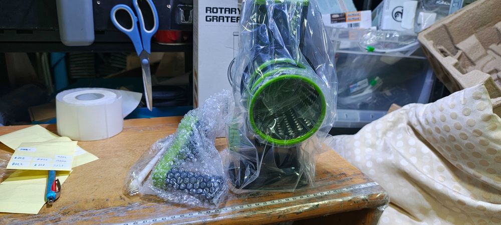 Razatoare manuala pentru fructe si legume cu 3 lame interschimbabile