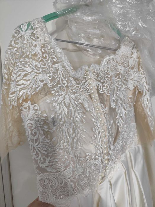 Rochie de mireasa ,o vand urgent