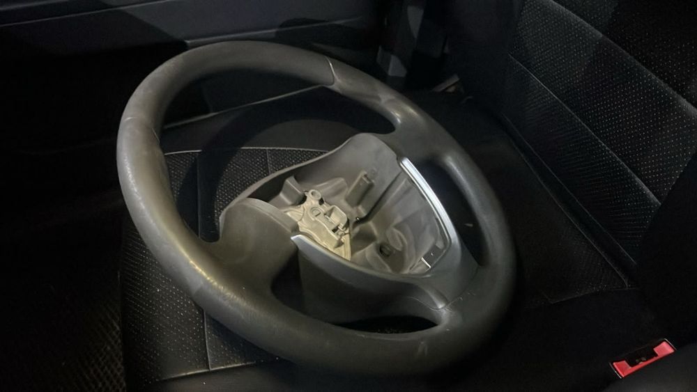 Руль оригинал приора за 10к