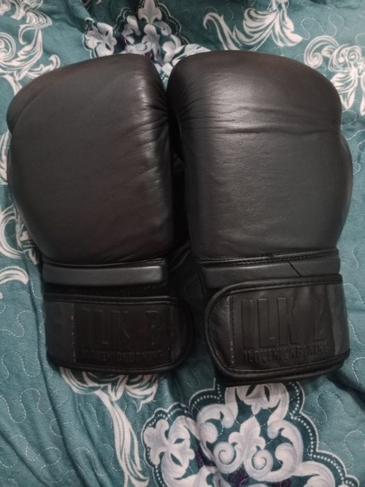 Боксерские перчатки