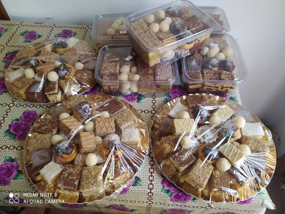 Prăjituri de casă asortate!!