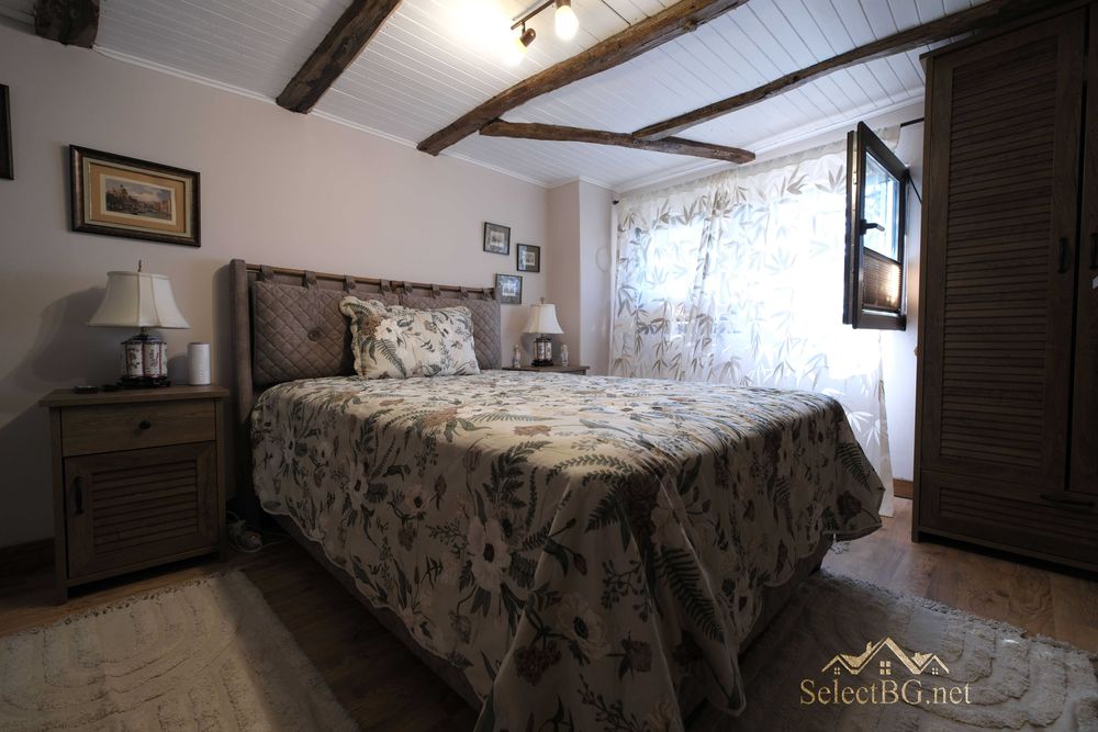 Реновирана къща в близко село до Велико Търново