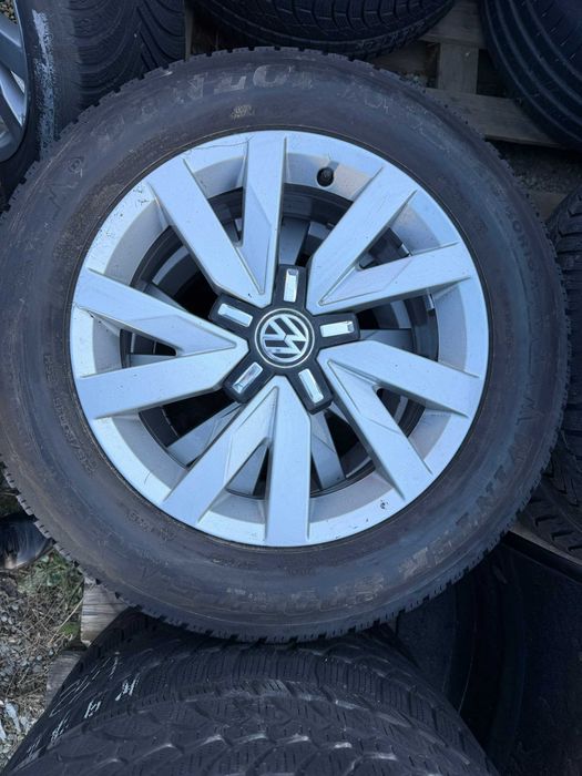 Roti iarna originale VW Passat  215/60 R16, jante Aliaj